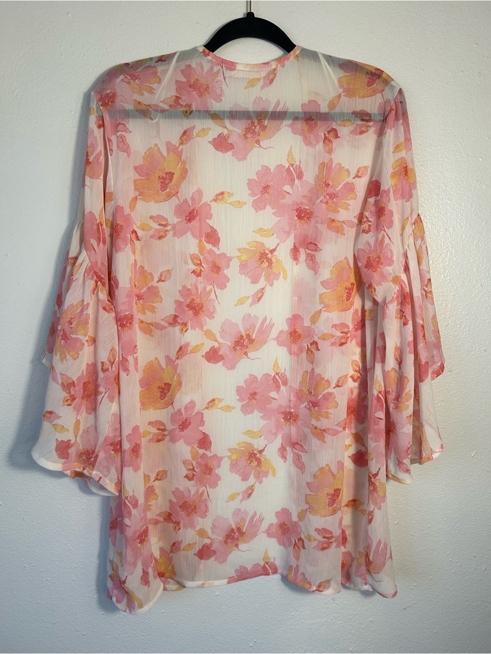Mi Ami Francesca’s Floral Kimono Cardigan M Pink Sheer Chiffon Ruffle Sleeve - Picture 8 of 8